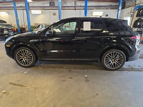 Used 2020 Porsche Cayenne AWD/4WD image 2