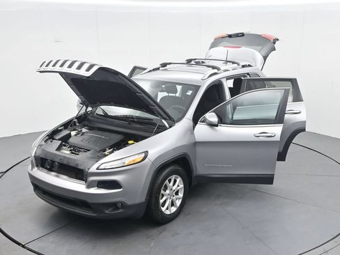 Used 2017 Jeep Cherokee Latitude w/ Trailer Tow Group AWD/4WD image 42