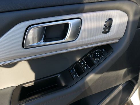 Used 2025 Ford Explorer Active w/ Active Comfort Package image 14