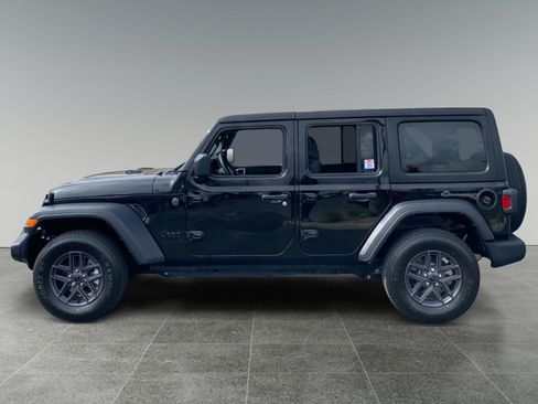 Used 2024 Jeep Wrangler Unlimited Sport AWD/4WD image 2