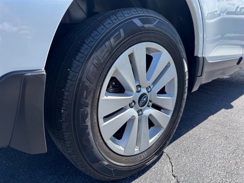 Used 2017 Subaru Outback 2.5i Premium AWD/4WD image 10