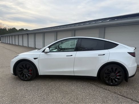 Used 2022 Tesla Model Y Performance AWD/4WD image 3