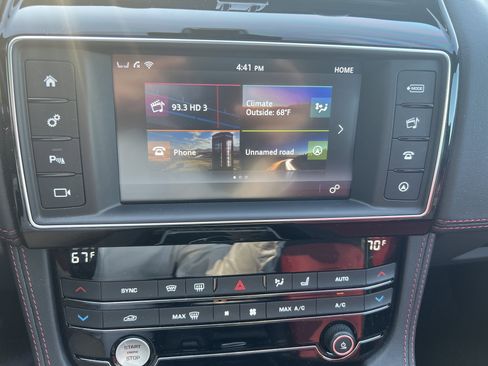 Used 2018 Jaguar F-PACE R-Sport image 14