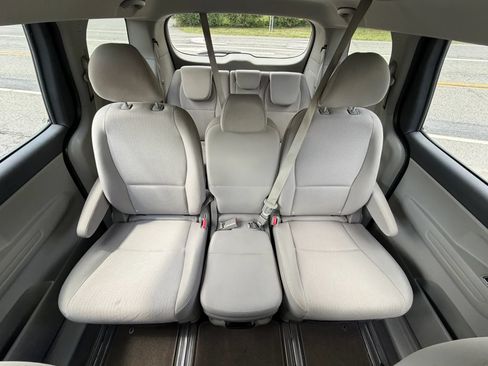Used 2019 Kia Sedona LX FWD image 17