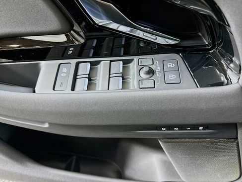 Used 2026 Land Rover Range Rover Evoque S image 20
