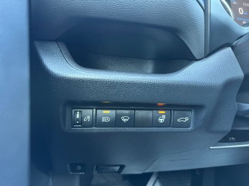 Used 2022 Toyota RAV4 SE image 22