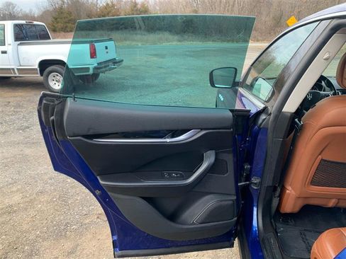 Used 2017 Maserati Levante image 31