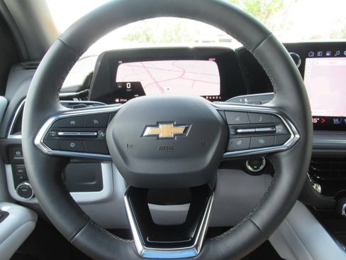 Used 2026 Chevrolet Suburban Premier AWD/4WD image 23