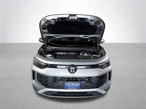 New 2025 Volkswagen Tiguan SE image 21