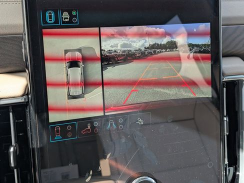 Used 2025 GMC Yukon Denali AWD/4WD image 21