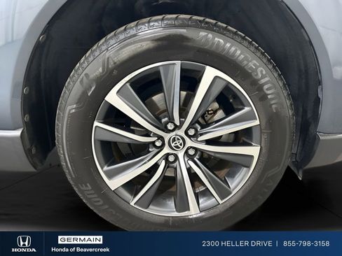 Used 2021 Toyota Venza LE image 25