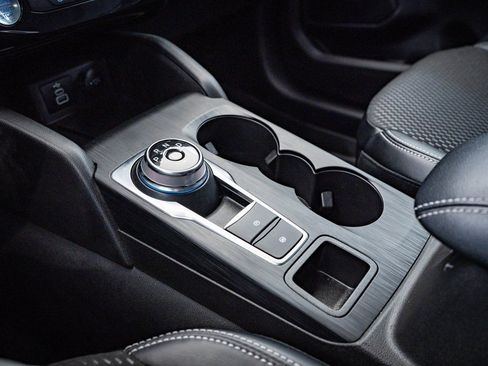 Used 2024 Ford Escape SE w/ Class II Trailer Tow Package image 33