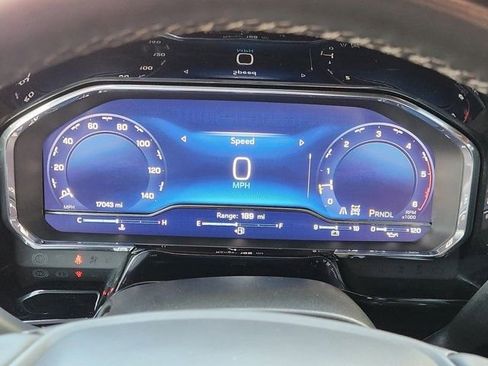 Used 2025 Chevrolet Silverado 2500 ZR2 w/ Technology Package image 7