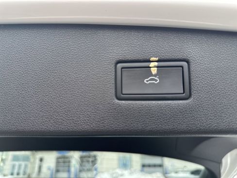 Used 2022 Volkswagen Tiguan SE image 19