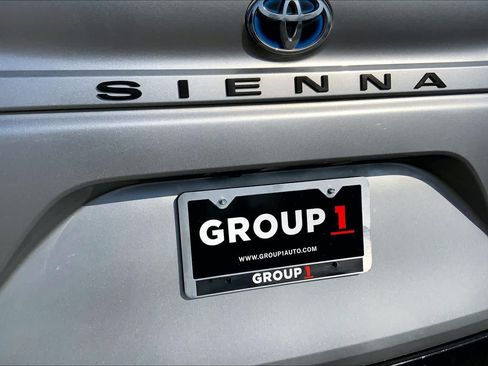 Used 2022 Toyota Sienna XLE FWD image 10