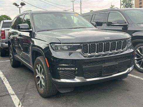Used 2023 Jeep Grand Cherokee L Limited AWD/4WD image 3