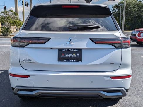 New 2025 Mitsubishi Outlander SE image 6