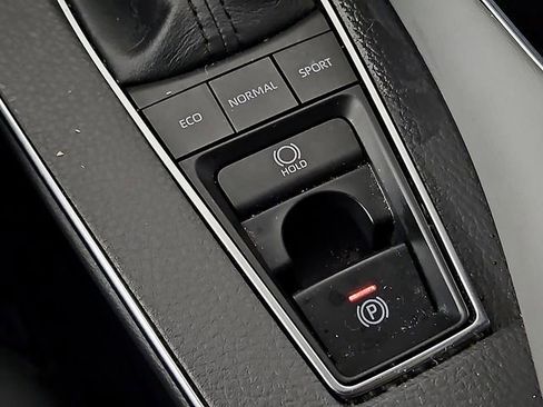 Used 2019 Toyota Avalon Limited image 26