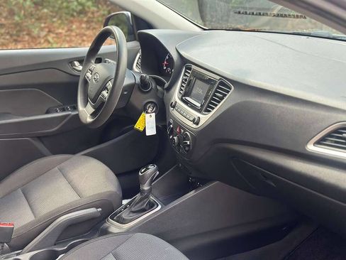 Used 2021 Hyundai Accent SE image 12
