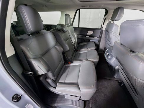 Used 2025 Ford Expedition Max Active AWD/4WD image 30