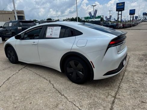 Used 2026 Toyota Prius LE FWD image 5