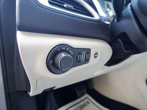Used 2016 Chrysler 200 Limited FWD image 17