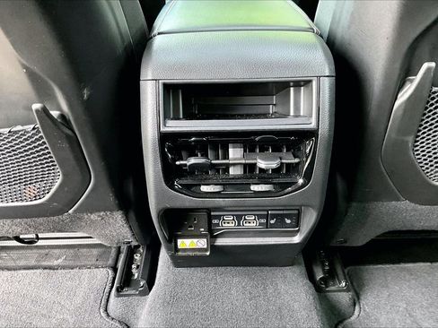 Certified 2023 Jeep Grand Cherokee Limited AWD/4WD image 17