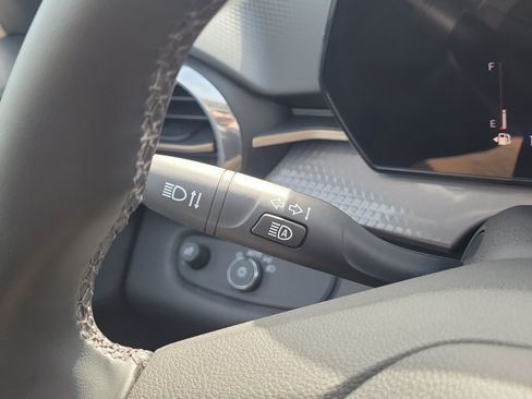 Used 2025 Chevrolet Trax ACTIV w/ Driver Confidence Package FWD image 29