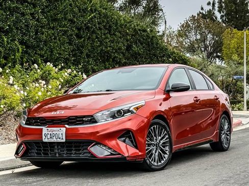 Used 2022 Kia Forte GT-Line w/ GT-Line Premium Package FWD image 3