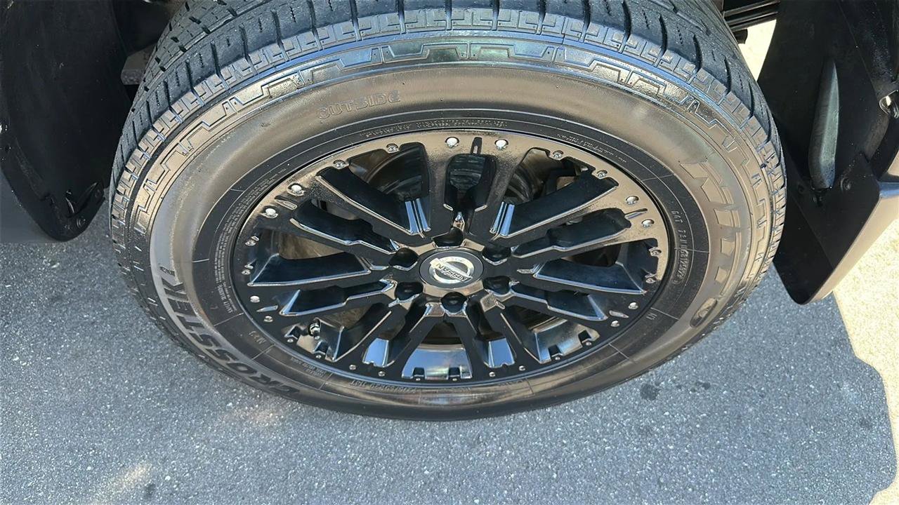 Used 2019 Nissan Titan SV w/ SV Convenience Package RWD image 18