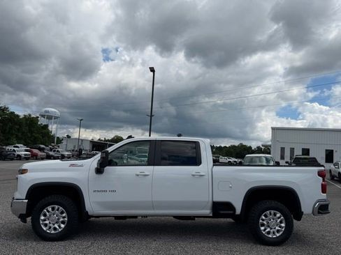 Used 2025 Chevrolet Silverado 2500 LT AWD/4WD image 8
