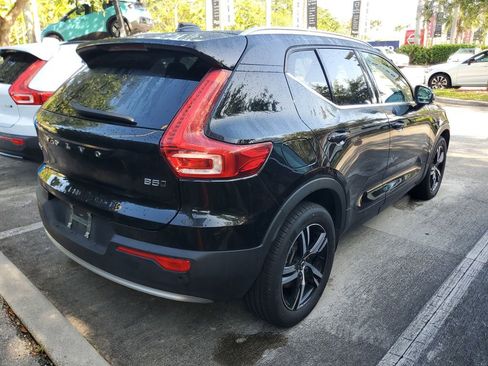 Certified 2025 Volvo XC40 B5 Core AWD/4WD image 3