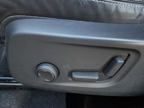 Used 2020 Volvo XC40 T5 R-Design w/ Protection Package image 16