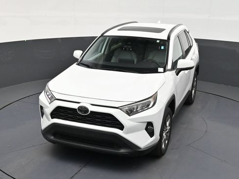 Used 2019 Toyota RAV4 XLE Premium FWD image 19
