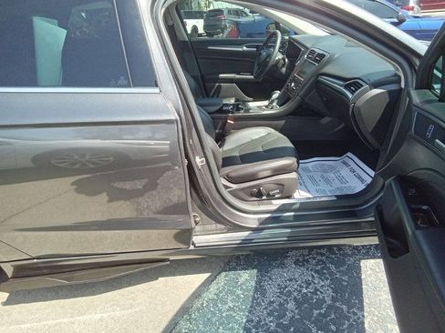 Used 2016 Ford Fusion Titanium image 3