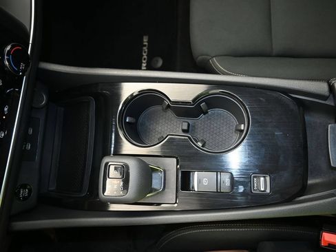 Used 2024 Nissan Rogue S FWD image 18