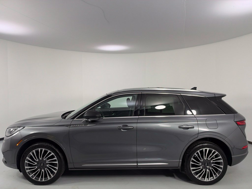 Used 2022 Lincoln Corsair AWD w/ Premium Package image 4
