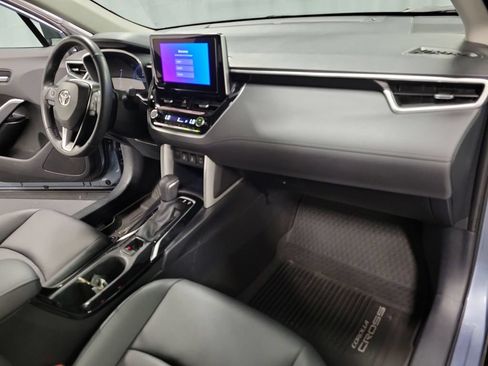 Used 2023 Toyota Corolla Cross XLE w/ Convenience Package FWD image 30