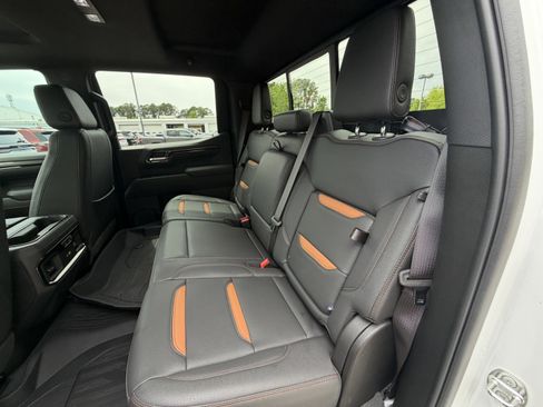 Used 2024 GMC Sierra 1500 AT4 w/ Technology Package AWD/4WD image 18