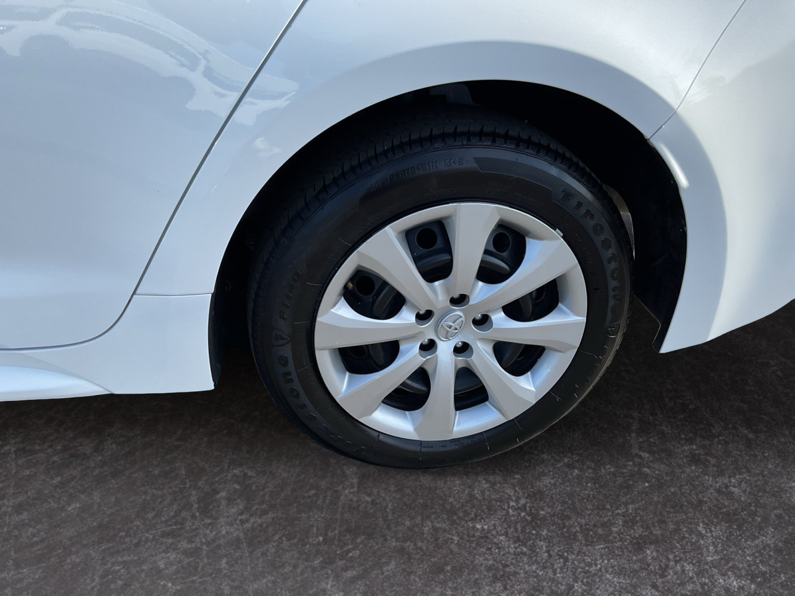 Used 2025 Toyota Corolla LE FWD image 9
