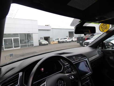 Used 2019 Volkswagen Tiguan SEL Premium R-Line image 11