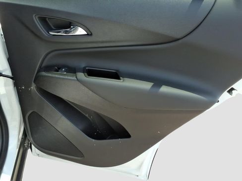 Used 2024 Chevrolet Equinox LT FWD image 11