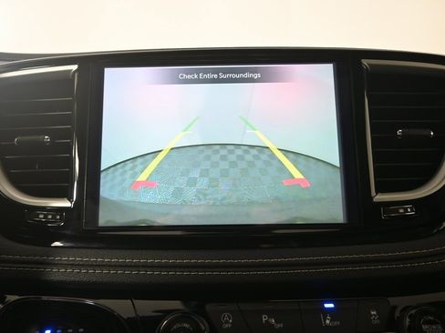 Used 2022 Chrysler Pacifica Touring-L w/ S Appearance Package image 31