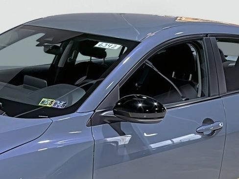 Used 2025 Nissan Sentra SR FWD image 8