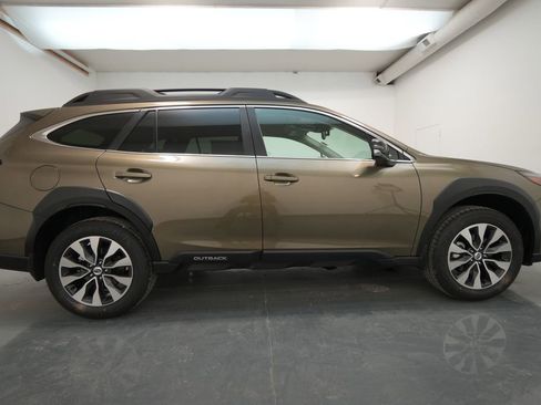 Used 2025 Subaru Outback Limited image 8