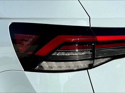 New 2026 Volkswagen Taos SE image 22