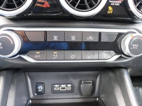 Used 2024 Nissan Sentra SV FWD image 32