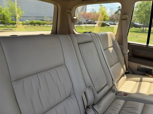 Used 2002 Toyota Land Cruiser image 24