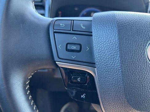 Used 2025 Toyota Camry SE image 19