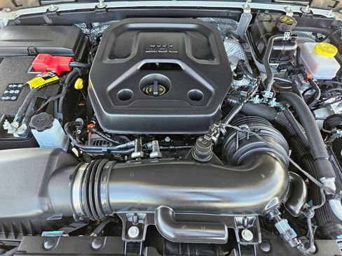 Used 2025 Jeep Wrangler Unlimited Sport AWD/4WD image 28
